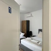 Lexhulo "Rest&Fly" Room's – hotel w mieście Domje