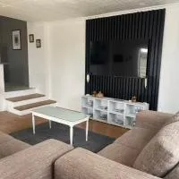 Great 2 bedroom home 100m from the beach, hotel i Hibberdene