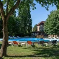 Wellness Hotel Szindbád: Balatonszemes şehrinde bir otel