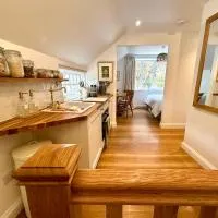 Apartment above Samantha Dadd Art Studio - in the Cotswolds, хотел в Тюксбъри