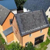 Romantische und museal eingerichtete Ferienwohnung, hotel in Stein