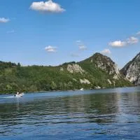 Victoria lake house, ξενοδοχείο σε Perucac