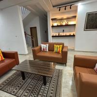 Elegant villa with 5 furnished bedrooms, hotel cerca de Yamoussoukro - ASK, Yamusukro