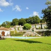 Luxurious Mansion in Saint-Preuil with Sauna, hotel in Saint-Preuil