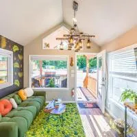 Rainforest Tiny Home Retreat Enchanted, hotel a Forks