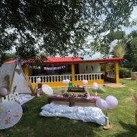 CASA DE CAMPO Villa Ibiza Celebraciones y Descanso en un Paraíso Natural โรงแรมในBetulia