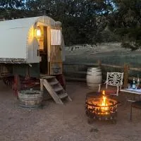 Shepherds Camp Wagon Near Capitol Reef National Park, hotel in Grover