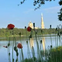 DOMKI Nad Jeziorami Niedźwiady, hotelli kohteessa Ślesin