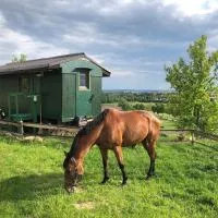 Tiny house nad vinicí,伊欽的飯店