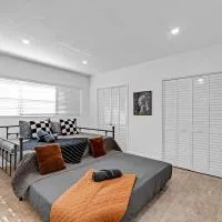 Modern Miami Home Close to Beach & Aventura Mall, hotel en Biscayne Park
