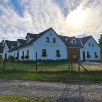Matějovec 109 & Ubytování Na statku، فندق في Český Rudolec