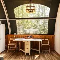 Sunken Escapes Glamping Unit 5, hotel New Minasban