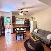 Tiny Paradise Ground Floor Studio، فندق في كوكو