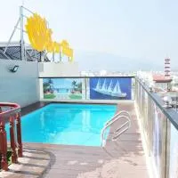 Sen Vàng Luxury Hotel، فندق في نها ترانغ