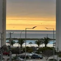 Dpto a pasos de playa, con terraza, vista al mar y faro, hotel em La Serena