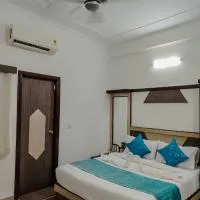 Hotel The Golden Bird Inn، فندق في Tājganj