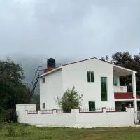 Sri Krishna Cottage, hotel i Yelagiri