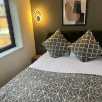 Studio Apartment - Perfect for Contractors and Short & Long Term Stays - Free WIFI - Free Parking - Extra Bed - Full Kitchen, hotell sihtkohas Peterborough