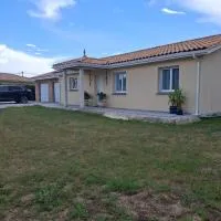 Gîte du Pont Neuf & SPA, hotel v destinácii Eyrans-de Soudiac