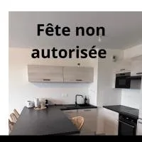 Charmant T2 avec parking privé, hotell i Maurepas