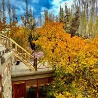 The 2 Magpies, Hunza, hotel en Alīābād