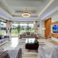 Luxury 2-Bedroom Apartment with Pool & Garden View, Lekki Lakowe Lakes Estate โรงแรมในLakowe