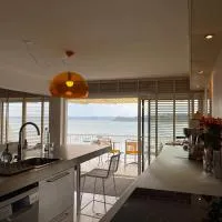 Appartement pieds dans l'eau, Locquirec, hotel a Locquirec