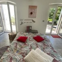 L'appart Thé - Cocon de charme avec terrasse à Paradou, au cœur des Alpilles โรงแรมในปาราดู