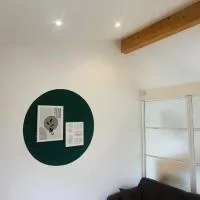 Dépendance de 30 mètres carrés plafond cathédrale, hotel en Labastide-Saint-Sernin