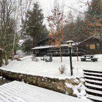 Lakefront Adirondack Cabin - Dock - Canoe - 10 min to Lake Placid, hotel near Adirondack Regional Airport - SLK, Saranac Lake