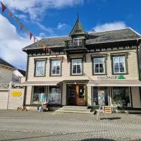 Charming apartment, 3rd floor in Swiss villa, viešbutis mieste Flekefjordas