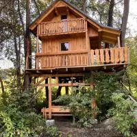 Tree house - Ethno holistic village Apače, hótel í Apače