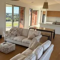 Brand New Beach Escape, hotel i Warrnambool