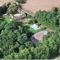 Charmant manoir Sud de Paris, hotel v destinácii Saint-Sauveur-sur-École