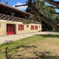 Fenil T3, maison avec jardin, hotell i Bellegarde-Adoulins