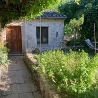 Un Mazet en famille dans le jardin, hotel em Saint-Hippolyte-du-Fort