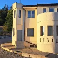 Gnezdo Studio Apart, hotel en Shipka