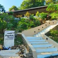 Pondok Indah Teluk Asmara, hotel din Roworante