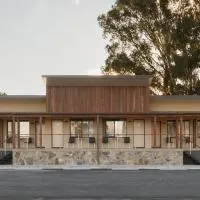 New Crossing Place Motel, מלון בסימור