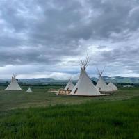 Rustic Elegance: Tipi Glamping by Wind River Mountains in Fort Washakie, hotel near Riverton Regional Airport - RIW, Milford