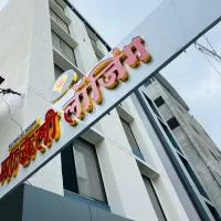 Hotel Mauli Lodging, отель в городе Ахмаднагар