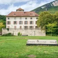 Apparthôtel Tempologis - Chateau de la Rochette, מלון בFontaine