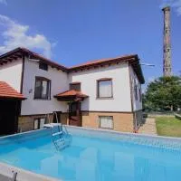 Къща за гости При Комина - Guest House By the Chimney: Dryanovo şehrinde bir otel