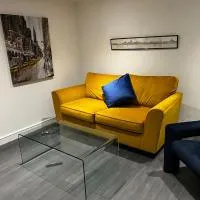 Stunning apartment with parking near Barnsley town centre sleeps 4, hotel din Barnsley