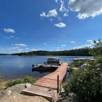 Chalet Lac Édouard cozy, hotel en La Tuque