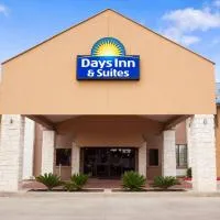 Days Inn & Suites by Wyndham Conroe North, отель в городе Конро
