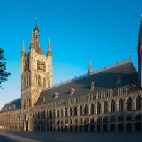 Hotel O Ieper، فندق في إبير