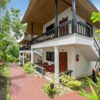 Oceanview Bungalows by EAT, Karon Beach, hotel i Karon Beach