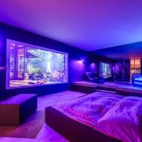 Jacuzzi Cinema Wabi Sabi 3, ξενοδοχείο στο Κάουνας