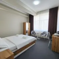 Shaxriston-Ifora Hotel, hotel i Yunusobod